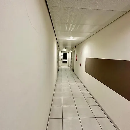 アパート With Balcony