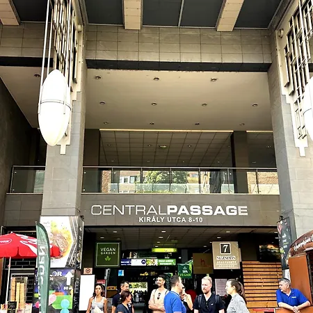 アパート With Balcony *