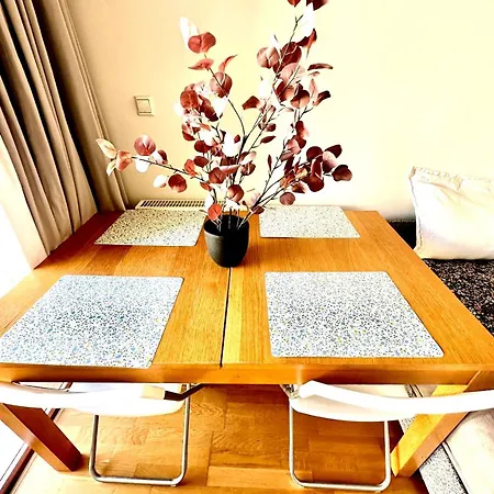 With Balcony شقة بودابست