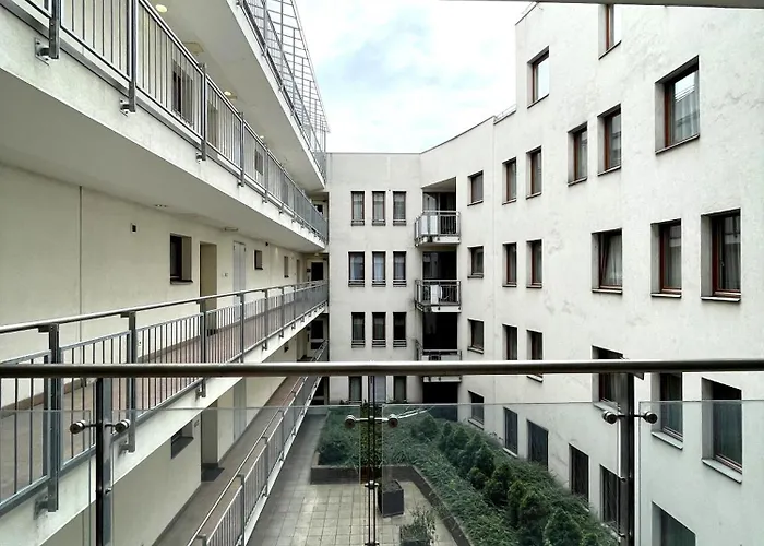 With Balcony דירה