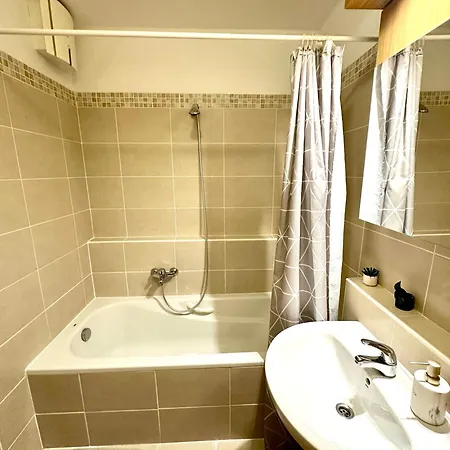 With Balcony Apartamento *